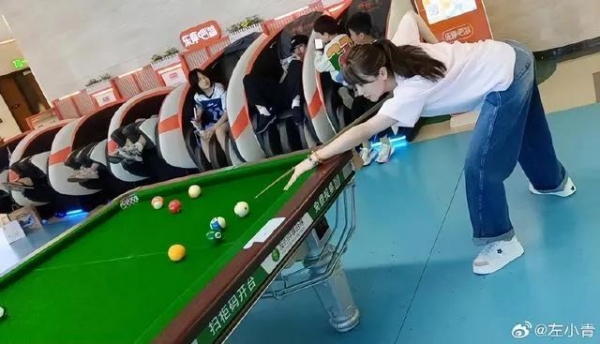 必一运动左小青穿瑜伽裤健身身体可谓中年女星天花板(图5)