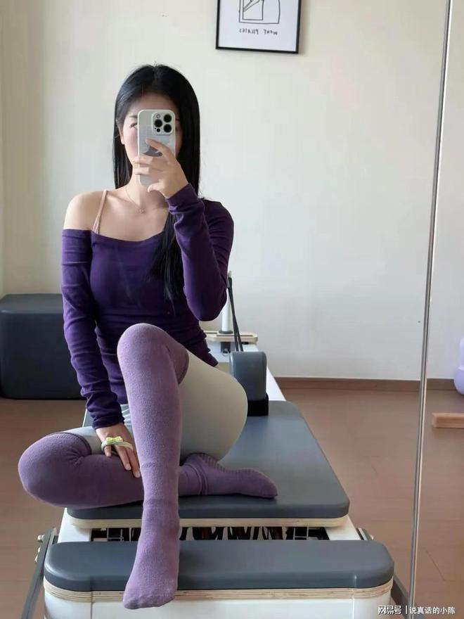 必一体育辣眼睛瑜伽成了新型擦边方法高难度瑜伽行动擦边网友：恶心(图3)