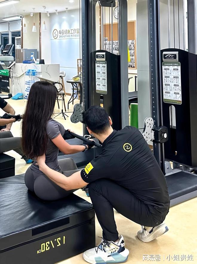 BSports女生在健身房为何总喜好穿瑜伽服真的搞不懂(图3)