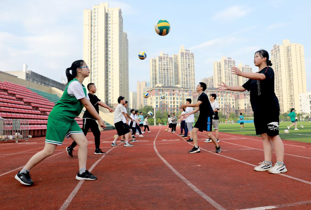 Bsports必一“天天一节体育课”太多了吗？为什么设立刚性划定？(图2)